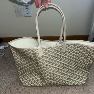 Goyard Cream Tote Bag with Woven Pattern and Sturdy Handles
